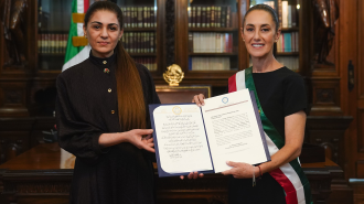 La embajadora del Estado de Libia, Sana Suliman Ghali y otros 22 diplomáticos entregaron sus credenciales a la presidenta Claudia Sheinbaum.