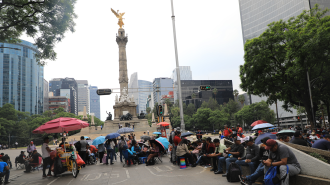 La Coordinadora Nacional de Trabajadores de la Educación realiza bloqueos en diversos puntos de la Ciudad de México tras no llegar a un acuerdo con el gobierno federal.