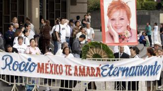 Dúrcal, cuyo nombre real era María de los Ángeles de las Heras Ortiz, falleció a los 61 años en 2006 tras batallar contra un cáncer.