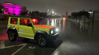 Personal de Protección Civil de Monterrey resguarda zonas afectadas por las fuertes lluvias.