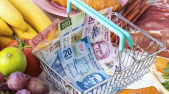 La inflación a los consumidores mexicanos reportó, en la primera quincena de noviembre, una desaceleración luego de acelerarse por dos quincenas consecutivas, de acuerdo con el Inegi.

Para más información del tema, visita: https://www.eleconomista.com.mx/economia/inflacion-desacelera-4-56-anual-primera-quincena-noviembre-20241122-735362.html

Twitter: https://twitter.com/eleconomista   
Sitio web: https://www.eleconomista.com.mx/   
Facebook: https://www.facebook.com/ElEconomista.mx   
 
#ElEconomista#EETV