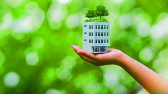 El uso de materiales reciclados o de bajo impacto es una estrategia para el diseño y construcción sostenible de viviendas.