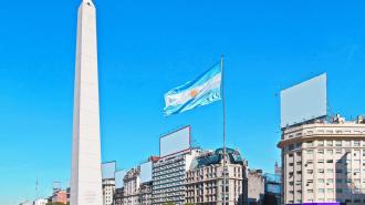 El lunes 14 de abril, Buenos Aires recibirá la visita del secretario del Tesoro de EU, Scott K.H. Bessent, la cual ocurre en medio de las turbulencias financieras a nivel internacional por la política arancelaria de Trump.

Para más información del tema, visita: https://www.eleconomista.com.mx/internacionales/argentina-anuncia-acuerdo-fmi-flexibilizacion-control-cambiario-20250411-754654.html

¡Síguenos en nuestras redes sociales para mantenerte informado!

Twitter: https://twitter.com/eleconomista 
Facebook: https://www.facebook.com/ElEconomista.mx
Instagram: https://www.instagram.com/eleconomistamx
LinkedIn: https://www.linkedin.com/company/el-economista/

#ElEconomista #EETV