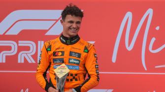 Lando Norris reacciona tras ganar la carrera sprint del Gran Premio de F1 de Miami en el Autódromo Internacional de Miami.