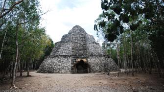 En dos meses, el Instituto Nacional de Antropología e Historia deberá definir los criterios para la protección, conservación, promoción y difusión de la Zona de Monumentos Arqueológicos de Cobá Foto: tomada de Twitter