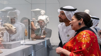 Embajadora Teresa Mercado Pérez, y el director del Museo Louvre Abu Dabi, Manuel Rabaté. Foto: Especial