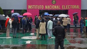 Microsismos y un temblor de mayor magnitud han generado incertidumbre entre la población de la CDMX.

Para más información del tema, visita: https://www.eleconomista.com.mx/politica/ssn-corrige-5-2-magnitud-sismo-sorprendio-cdmx-jueves-20240926-727643.html 

¡Síguenos en nuestras redes sociales para mantenerte informado!

Twitter: https://twitter.com/eleconomista 
Facebook: https://www.facebook.com/ElEconomista.mx
Instagram: https://www.instagram.com/eleconomistamx
LinkedIn: https://www.linkedin.com/company/el-economista/

#ElEconomista #EETV