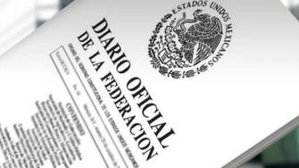 El gobierno federal promulgó en la edición matutina del DOF de este lunes la reforma aprobada por el Congreso de la Unión para reconocer la nueva fecha de traspaso de poder en la Presidencia de la República como feriado.

Para más información del tema, visita: https://www.eleconomista.com.mx/capital-humano/publican-reforma-declarar-1-octubre-festivo-oficial-20240930-727986.html
Twitter: https://twitter.com/eleconomista 
Sitio web: https://www.eleconomista.com.mx/ 
Facebook: https://www.facebook.com/ElEconomista.mx 

#ElEconomista #CapitalHumano #EETV