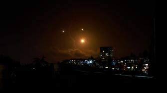 Las alarmas sonaron en todo Israel y se escucharon explosiones en Jerusalén y el valle del río Jordán después de que los israelíes se amontonaran en refugios antiaéreos.

Para más información del tema, visita: https://www.eleconomista.com.mx/internacionales/iran-lanza-misiles-balisticos-israel-20241001-728179.html 

¡Síguenos en nuestras redes sociales para mantenerte informado!

Twitter: https://twitter.com/eleconomista 
Facebook: https://www.facebook.com/ElEconomista.mx
Instagram: https://www.instagram.com/eleconomistamx
LinkedIn: https://www.linkedin.com/company/el-economista/

#ElEconomista #EETV