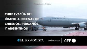 Un vuelo de la Fuerza Aérea de Chile aterrizó este martes en Santiago con 50 ciudadanos chilenos, 10 peruanos y siete argentinos a bordo, en una primera evacuación humanitaria desde Líbano debido a la guerra entre Israel y el movimiento islamista Hezbolá.

¡Síguenos en nuestras redes sociales para mantenerte informado!

Twitter: https://twitter.com/eleconomista 
Facebook: https://www.facebook.com/ElEconomista.mx
Instagram: https://www.instagram.com/eleconomistamx
LinkedIn: https://www.linkedin.com/company/el-economista/

#ElEconomista #EETV