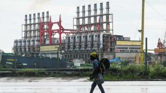 El operador de la red eléctrica cubana informó el lunes que había restablecido el suministro eléctrico en algunas zonas de La Habana, tras el cuarto gran fallo de la red en 48 horas, mientras la tormenta tropical Oscar azotaba el extremo oriental de la isla.

Para más información del tema, visita: https://www.eleconomista.com.mx/internacionales/cuba-restablece-suministro-electrico-gradual-multiples-fallos-red-20241021-730875.html

¡Síguenos en nuestras redes sociales para mantenerte informado!

Twitter: https://twitter.com/eleconomista 
Facebook: https://www.facebook.com/ElEconomista.mx
Instagram: https://www.instagram.com/eleconomistamx
LinkedIn: https://www.linkedin.com/company/el-economista/

#ElEconomista #EETV