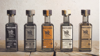 La primera edición de Cócteles de Lobo, talentosos mixólogos desplegaron su creatividad, cada uno reflejó una fusión única de innovación y tradición, destacando las profundas raíces y la versatilidad del mezcal.