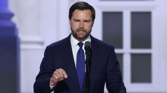 El senador y candidato a la vicepresidencia por el Partido Republicano J. D. Vance lanzó una defensa enérgica de la promesa que hizo Donald Trump hace un par de semana: usar al ejército para combatir a enemigos internos.

Para más información del tema, visita: https://www.eleconomista.com.mx/internacionales/vance-favor-ejercito-estadounidenses-20241028-731764.html 

¡Síguenos en nuestras redes sociales para mantenerte informado!

Twitter: https://twitter.com/eleconomista 
Facebook: https://www.facebook.com/ElEconomista.mx
Instagram: https://www.instagram.com/eleconomistamx
LinkedIn: https://www.linkedin.com/company/el-economista/

#ElEconomista #EETV