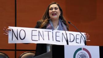 De 16 senadores, el grupo parlamentario del PRI en la Cámara Alta ya sólo se conforma con 14; la expriista no descartó sumarse a la bancada senatorial de Morena.