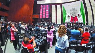 El presidente del Senado solicitó al área jurídica del recinto legislativo que comunicara a la Suprema Corte la constitucionalidad de la enmienda.

Para más información del tema, visita: https://www.eleconomista.com.mx/politica/publican-dof-reforma-sobre-supremacia-constitucional-20241101-732473.html
Twitter: https://twitter.com/eleconomista 
Sitio web: https://www.eleconomista.com.mx/ 
Facebook: https://www.facebook.com/ElEconomista.mx 

#ElEconomista #CapitalHumano #EETV