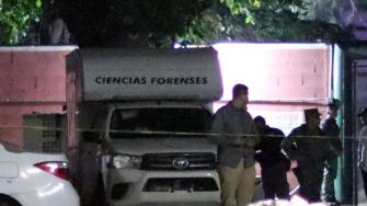 Los once cadáveres localizados dentro de una camioneta abandonada en una carretera que conduce al balneario de Acapulco corresponden a personas reportadas como desaparecidas desde octubre pasado, informó la mañana de este viernes la Fiscalía del estado de Guerrero.

Para más información del tema, visita: https://www.eleconomista.com.mx/politica/fiscalia-confirma-11-cuerpos-encontrados-camioneta-chilpancingo-son-familia-desaparecida-20241108-733434.html 

¡Síguenos en nuestras redes sociales para mantenerte informado!

Twitter: https://twitter.com/eleconomista 
Facebook: https://www.facebook.com/ElEconomista.mx
Instagram: https://www.instagram.com/eleconomistamx
LinkedIn: https://www.linkedin.com/company/el-economista/

#ElEconomista #EETV