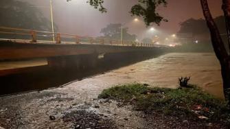 Los países centroamericanos se apresuraban a prepararse para el impacto de la tormenta tropical Sara, y es probable que Honduras sea el primer país en la trayectoria de la tormenta, que se desplaza lentamente desde el Caribe.

Para más información del tema, visita: https://www.eleconomista.com.mx/internacionales/honduras-prepara-lluvias-potencialmente-mortales-tormenta-tropical-sara-20241115-734351.html

¡Síguenos en nuestras redes sociales para mantenerte informado!

Twitter: https://twitter.com/eleconomista 
Facebook: https://www.facebook.com/ElEconomista.mx
Instagram: https://www.instagram.com/eleconomistamx
LinkedIn: https://www.linkedin.com/company/el-economista/

#ElEconomista #EETV