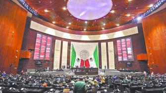 Para su primer año de gobierno, Claudia Sheinbaum solicitó al Congreso de la Unión un techo de endeudamiento de 1.5 billones de pesos, de acuerdo con la Iniciativa de Ley de Ingresos de la Federación (ILIF) contenida en el Paquete Económico 2025, entregado este viernes por la Secretaría de Hacienda y Crédito Público (SHCP).  

Para más información del tema, visita: https://www.eleconomista.com.mx/economia/gobierno-sheinbaum-solicito-congreso-techo-endeudamiento-1-5-bdp-20241115-734391.html

¡Síguenos en nuestras redes sociales para mantenerte informado!

Twitter: https://twitter.com/eleconomista 
Facebook: https://www.facebook.com/ElEconomista.mx
Instagram: https://www.instagram.com/eleconomistamx
LinkedIn: https://www.linkedin.com/company/el-economista/

#ElEconomista #EETV