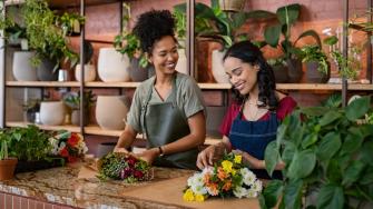 Las mujeres viven retos como la falta de acceso a financiamiento y el trabajo de cuidados, que detienen el crecimiento del negocio.

Para más información del tema, visita: https://www.eleconomista.com.mx/el-empresario/dia-internacional-mujer-emprendedora-3-consejos-impulsarlas-20241119-734772.html 

¡Síguenos en nuestras redes sociales para mantenerte informado!

Twitter: https://twitter.com/eleconomista 
Facebook: https://www.facebook.com/ElEconomista.mx
Instagram: https://www.instagram.com/eleconomistamx
LinkedIn: https://www.linkedin.com/company/el-economista/

#ElEconomista #EETV