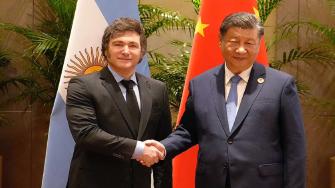 Las declaraciones se dieron luego de una reunión entre Xi y su par argentino, Javier Milei, al margen de la cumbre de líderes del G20 que se celebra en Río de Janeiro.

Para más información del tema, visita: https://www.eleconomista.com.mx/internacionales/lideres-china-y-argentina-dicen-buscaran-ampliar-relaciones-comerciales-20241119-734852.html

¡Síguenos en nuestras redes sociales para mantenerte informado!

Twitter: https://twitter.com/eleconomista 
Facebook: https://www.facebook.com/ElEconomista.mx
Instagram: https://www.instagram.com/eleconomistamx
LinkedIn: https://www.linkedin.com/company/el-economista/

#ElEconomista #EETV