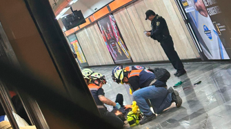 Usuarios del transporte público compartieron en redes sociales las imágenes y videos del ataque ocurrido cerca del medio día de este martes en la estación Tacubaya de la Línea 7 del Metro de la Ciudad de México.