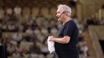 El chef Ferran Adria dando una conferencia magistral en el Festival Apapaxoa, en Quintana Roo.