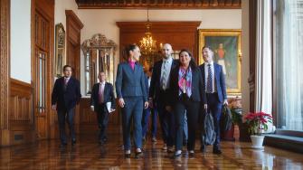 La presidenta de México, Claudia Sheinbaum, se reunió en Palacio Nacional con Shelly Shetty, directora ejecutiva en Fitch Ratings, y su equipo, para abordar el buen desempeño de la economía mexicana.