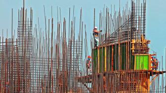 El valor de producción de constructoras cayó el 4.8% en septiembre: Inegi