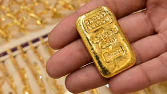 Los precios del oro subían alrededor de un 1% este viernes, apoyados por un dólar más débil y los problemas geopolíticos, pero se encaminaban a su peor rendimiento mensual desde septiembre de 2023.

Para más información del tema, visita: https://www.eleconomista.com.mx/mercados/precio-oro-sube-1-encamina-peor-caida-mensual-ano-20241129-736265.html
Twitter: https://twitter.com/eleconomista 
Sitio web: https://www.eleconomista.com.mx/ 
Facebook: https://www.facebook.com/ElEconomista.mx 

#ElEconomista #CapitalHumano #EETV