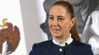 Claudia Sheinbaum, presidenta de México, expresó este martes que a partir del 2025 comenzarán las discusiones sobre la reducción de la jornada laboral a 40 horas semanales.

Para más información del tema, visita: https://www.eleconomista.com.mx/politica/sheinbaum-contempla-2025-discutira-reduccion-jornada-laboral-20241203-736703.html
Twitter: https://twitter.com/eleconomista 
Sitio web: https://www.eleconomista.com.mx/ 
Facebook: https://www.facebook.com/ElEconomista.mx 

#ElEconomista #CapitalHumano #EETV