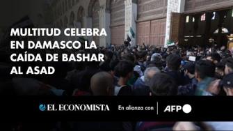 "¡El pueblo sirio está unido!". Miles de personas celebraron el viernes en la mezquita de los Omeyas de Damasco la caída del presidente Bashar al Asad, tras el llamado del líder del nuevo poder a festejar en las calles "la victoria de la revolución”.