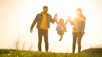 El hecho de crecer como hijo único tiene diversas implicaciones.