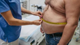 Más de 1,000 millones de personas en todo el mundo son obesas, y hubo 5 millones de muertes relacionadas con la obesidad en 2019, dijo la OMS.