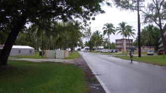 Una calle en la isla Diego García.