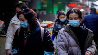 La OMS recordó cómo su oficina en China recibió el 31 de diciembre de 2019, un comunicado de las autoridades sanitarias de Wuhan sobre casos de una "neumonía viral" en la ciudad.

Para más información del tema, visita: https://www.eleconomista.com.mx/internacionales/oms-urge-china-compartir-datos-sobre-origen-covid-20241230-740067.html

¡Síguenos en nuestras redes sociales para mantenerte informado!

Twitter: https://twitter.com/eleconomista 
Facebook: https://www.facebook.com/ElEconomista.mx
Instagram: https://www.instagram.com/eleconomistamx
LinkedIn: https://www.linkedin.com/company/el-economista/

#ElEconomista #EETV