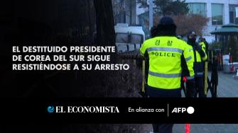 El destituido presidente surcoreano Yoon Suk Yeol seguía resistiéndose el lunes a la orden de arresto en su contra, a pocas horas de que termine oficialmente el plazo para ejecutarla. 

¡Síguenos en nuestras redes sociales para mantenerte informado! 

Twitter: https://twitter.com/eleconomista 
Facebook: https://www.facebook.com/ElEconomista.mx 
Instagram: https://www.instagram.com/eleconomistamx 
LinkedIn: https://www.linkedin.com/company/el-economista/ 

#ElEconomista #EETV