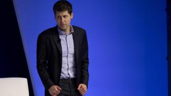 El director ejecutivo de OpenAI, Sam Altman, negó haber abusado sexualmente de su hermana cuando era niña, después de que ella presentó una demanda en Estados Unidos en la que le acusa de haber abusado sexualmente de ella con regularidad entre 1997 y 2006.

Para más información del tema, visita: https://www.eleconomista.com.mx/internacionales/sam-altman-director-openai-acusado-abuso-sexual-propia-hermana-20250108-741034.html
Twitter: https://twitter.com/eleconomista 
Sitio web: https://www.eleconomista.com.mx/ 
Facebook: https://www.facebook.com/ElEconomista.mx 

#ElEconomista #CapitalHumano #EETV