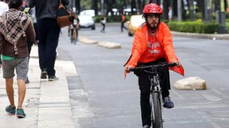 La reforma reconoce una relación subordinada durante el tiempo efectivo de trabajo y garantiza derechos laborales a quienes generen un salario mínimo.

Para más información del tema, visita: https://www.eleconomista.com.mx/capital-humano/7-dudas-legales-sobre-reforma-laboral-plataformas-digitales-20250108-740875.html
Twitter: https://twitter.com/eleconomista 
Sitio web: https://www.eleconomista.com.mx/ 
Facebook: https://www.facebook.com/ElEconomista.mx 

#ElEconomista #CapitalHumano #EETV