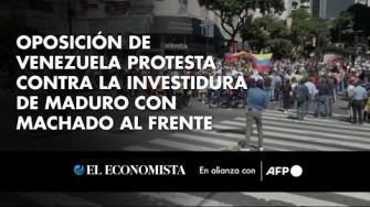 Miles de opositores venezolanos protestaban el jueves contra la investidura del presidente venezolano Nicolás Maduro, a la espera de que María Corina Machado salga de la clandestinidad para encabezar la manifestación.