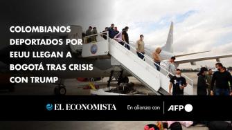 Dos aviones de la Fuerza Aérea de Colombia llegaron este martes a Bogotá con unos 200 migrantes deportados por Estados Unidos, luego de superarse las tensiones diplomáticas con el gobierno de Donald Trump, confirmó el presidente Gustavo Petro.

¡Síguenos en nuestras redes sociales para mantenerte informado!

Twitter: https://twitter.com/eleconomista 
Facebook: https://www.facebook.com/ElEconomista.mx
Instagram: https://www.instagram.com/eleconomistamx
LinkedIn: https://www.linkedin.com/company/el-economista/

#ElEconomista #EETV