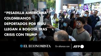 Dos aviones militares colombianos llegaron este martes a Bogotá con 201 migrantes deportados por Estados Unidos, algunos de los cuales denunciaron maltrato dentro del programa de expulsiones de Donald Trump.

¡Síguenos en nuestras redes sociales para mantenerte informado!

Twitter: https://twitter.com/eleconomista 
Facebook: https://www.facebook.com/ElEconomista.mx
Instagram: https://www.instagram.com/eleconomistamx
LinkedIn: https://www.linkedin.com/company/el-economista/

#ElEconomista #EETV