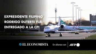 El expresidente filipino Rodrigo Duterte fue entregado este miércoles a la Corte Penal Internacional (CPI) tras su llegada a Países Bajos, anunció el tribunal, que había emitido una orden de arresto contra el exmandatario por presuntos crímenes durante su campaña contra el narcotráfico.

¡Síguenos en nuestras redes sociales para mantenerte informado!

Twitter: https://twitter.com/eleconomista 
Facebook: https://www.facebook.com/ElEconomista.mx
Instagram: https://www.instagram.com/eleconomistamx
LinkedIn: https://www.linkedin.com/company/el-economista/

#ElEconomista #EETV