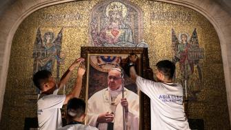 La capilla ardiente se instalará esta misma noche en la Casa Santa Marta, residencia personal del papa.