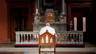 La capilla donde se lleva a cabo el cónclave está situada dentro del Palacio Apostólico del Vaticano.