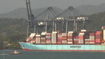 El presidente Donald Trump exigió este sábado que se permita el libre tránsito de los buques comerciales y militares de Estados Unidos por los canales de Panamá y Suez, para lo que pidió a su secretario de Estado que trabaje "de inmediato" en este asunto.
¡Síguenos en nuestras redes sociales para mantenerte informado!
Twitter: https://twitter.com/eleconomista
Facebook: https://www.facebook.com/ElEconomista.mx
Instagram: https://www.instagram.com/eleconomistamx
LinkedIn: https://www.linkedin.com/company/el-economista/
#ElEconomista #EETV #AFP