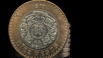 El tipo de cambio registró pocos cambios en un mercado cauteloso que espera por datos económicos clave y noticias sobre la relación comercial entre EU y China.

Para más información del tema, visita: https://www.eleconomista.com.mx/mercados/precio-dolar-hoy-29-abril-2025-cuanto-cerro-20250429-756939.html

¡Síguenos en nuestras redes sociales para mantenerte informado!

Twitter: https://twitter.com/eleconomista 
Facebook: https://www.facebook.com/ElEconomista.mx
Instagram: https://www.instagram.com/eleconomistamx
LinkedIn: https://www.linkedin.com/company/el-economista/

#ElEconomista #EETV