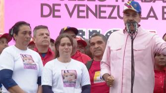 El presidente de Venezuela, Nicolás Maduro, consideró muy grave haber separado a una niña de dos años de sus padres deportados de Estados Unidos a El Salvador y Venezuela, al dirigirse el jueves a una manifestación que protestó por ese caso.