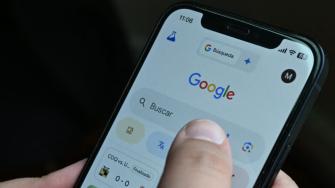 El Gobierno estadounidense pidió a un juez federal que ordene el desmantelamiento del negocio de publicidad en internet del gigante tecnológico Google, después de ser declarado culpable de prácticas monopolísticas.
Para más información del tema, visita: https://www.eleconomista.com.mx
¡Síguenos en nuestras redes sociales para mantenerte informado!
Twitter: https://twitter.com/eleconomista
Facebook: https://www.facebook.com/ElEconomista.mx
Instagram: https://www.instagram.com/eleconomistamx
LinkedIn: https://www.linkedin.com/company/el-economista/
#ElEconomista #EETV