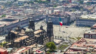 Especialistas volvieron a recortar su proyección de crecimiento para la economía mexicana en 2025, de 0.50% en marzo a 0.20%, de acuerdo con la Encuesta sobre las Expectativas en Economía del Sector Privado elaborada por el Banco de México (Banxico) del mes de abril.
Para más información del tema, visita: https://www.eleconomista.com.mx/economia/recortan-0-20-expectativa-pib-mexico-2025-encuesta-banxico-20250502-757367.html
¡Síguenos en nuestras redes sociales para mantenerte informado!
Twitter: https://twitter.com/eleconomista
Facebook: https://www.facebook.com/ElEconomista.mx
Instagram: https://www.instagram.com/eleconomistamx
LinkedIn: https://www.linkedin.com/company/el-economista/
#ElEconomista #EETV