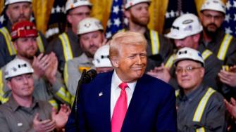 Para la Casa Blanca es la propuesta de un presidente que ha convertido la lucha contra la migración ilegal en una de sus prioridades.
Para más información del tema, visita: https://www.eleconomista.com.mx/internacionales/proyecto-presupuestario-trump-2026-prioriza-defensa-seguridad-interior-20250502-757372.html
¡Síguenos en nuestras redes sociales para mantenerte informado!
Twitter: https://twitter.com/eleconomista
Facebook: https://www.facebook.com/ElEconomista.mx
Instagram: https://www.instagram.com/eleconomistamx
LinkedIn: https://www.linkedin.com/company/el-economista/
#ElEconomista #EETV